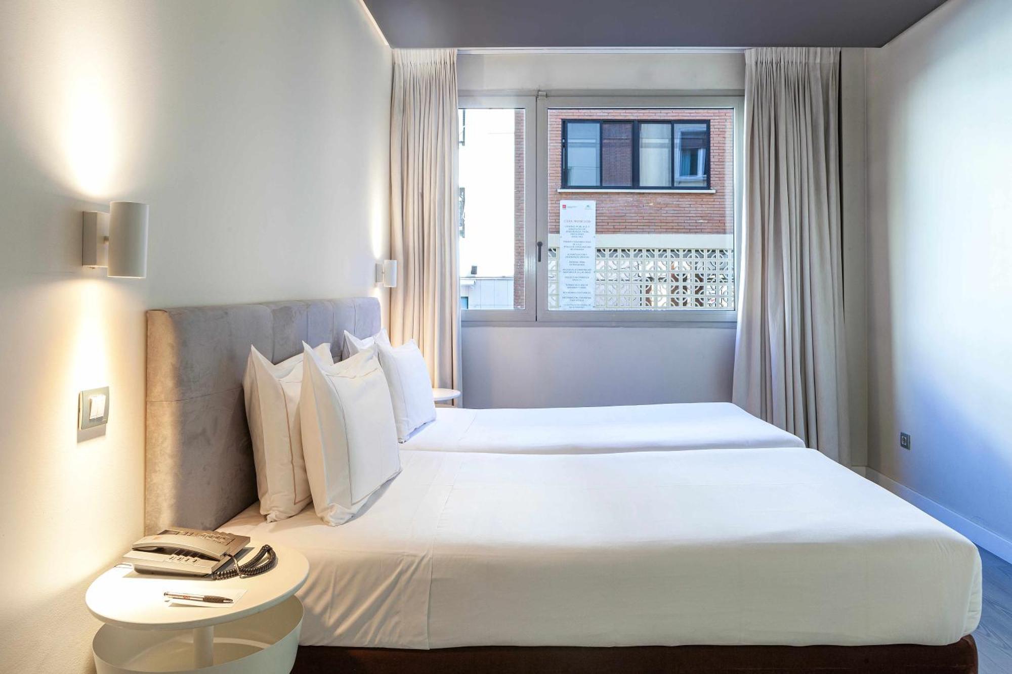 Suites Viena Plaza De Espana Madrid Exterior photo